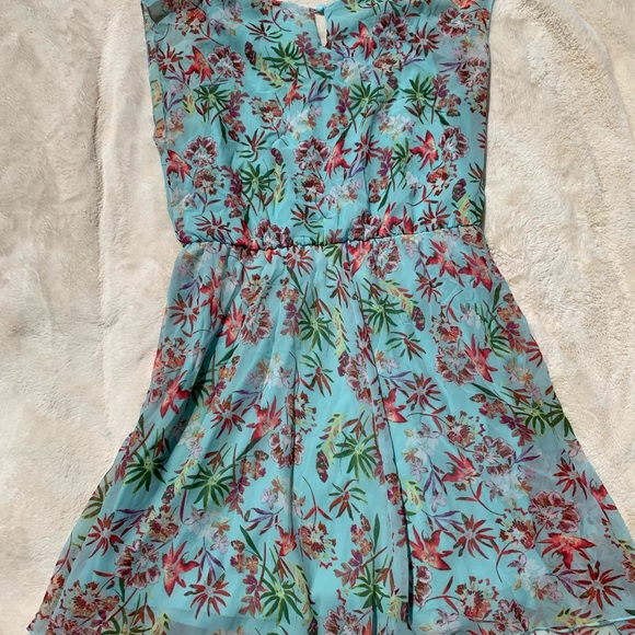 Floral Breeze Sleeveless Mini Dress - Picture 7 of 8